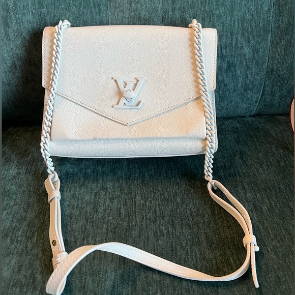 My lock me chain bag in WHITE - Picture 6 of 16